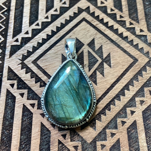 925 Sterling Silver Labradorite Pendant - Picture 4 of 10